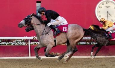LADY MOURTAJEZ OFFRE UNE PREMIÈRE VICTOIRE À SON...
