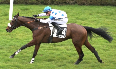 LITTLE KING DÉCROCHE SA PREMIÈRE VICTOIRE EN STEEPLE